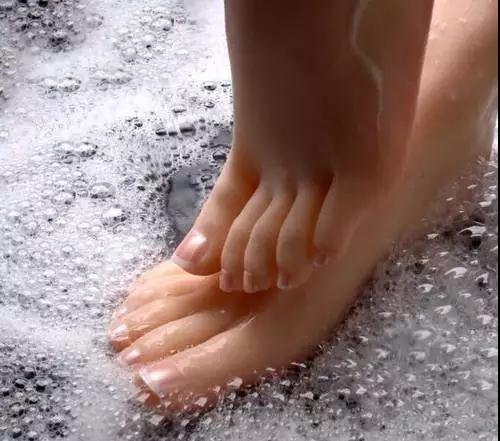 修脚加盟彭世修脚介绍足部去角质的不同方法